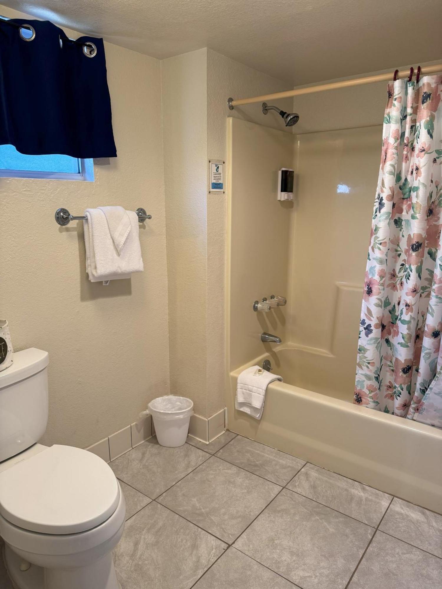 Barewood Inn & Suites Wofford Heights Extérieur photo