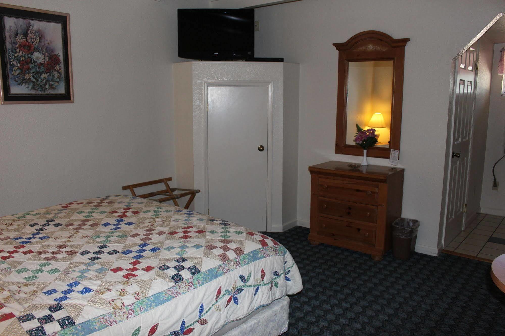 Barewood Inn & Suites Wofford Heights Extérieur photo